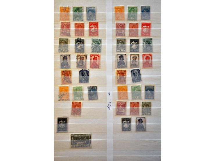 mainly older and classic material including Mi. nrs. 427-428 ** in stockbook