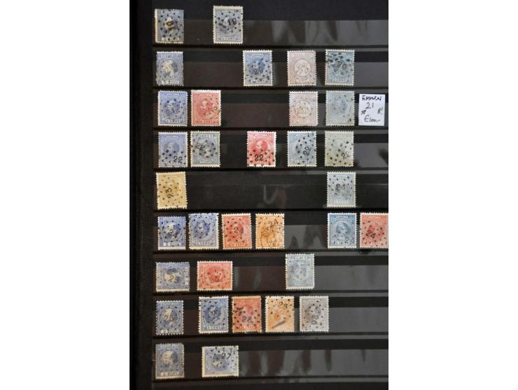 puntstempels (ca. 600 ex.) collectie tussen 1-250 op diverse waarden vanaf emissie 1867 in insteekboek 