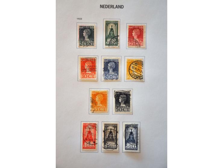 collectie 1852-1990 gestempeld met o.a. nrs. 104-105, 130-131 en Meeuwen in Davo album