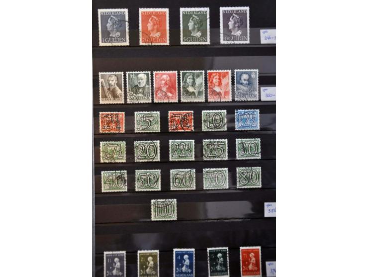 collectie 1852-2012 gestempeld (o.a. 104-105) en * en ** w.b 136-138 in 2 insteekboeken