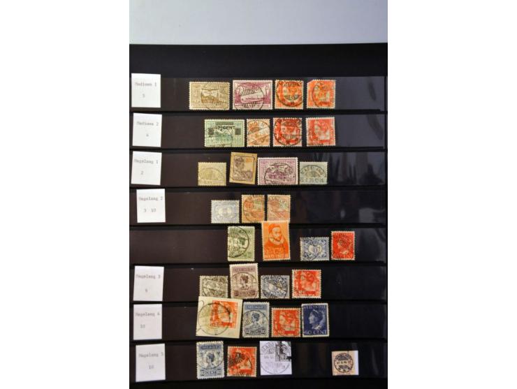 langebalkstempels met nummer (ca. 1275 ex.) collectie op diverse waarden en emissies w.b. luxe afdrukken in Davo ringalbum  