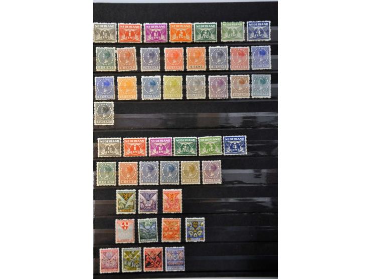 roltanding, behoudens R10-R18 en R32 complete collectie */(*) op 2 insteekbladen