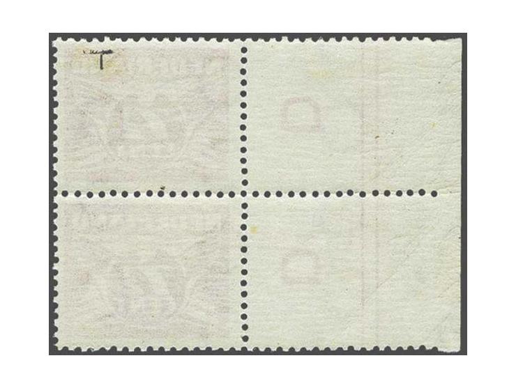 7½ cent rood in paar met velrand w.b. onderste zegel met variëteit velrandbedrukking deels in zegelbeeld. Bovenste zegel plak