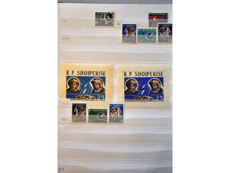 collection 1913-2007 collected */** and used including imperforated in 2 Lindner ring binders and 5 stockbooks