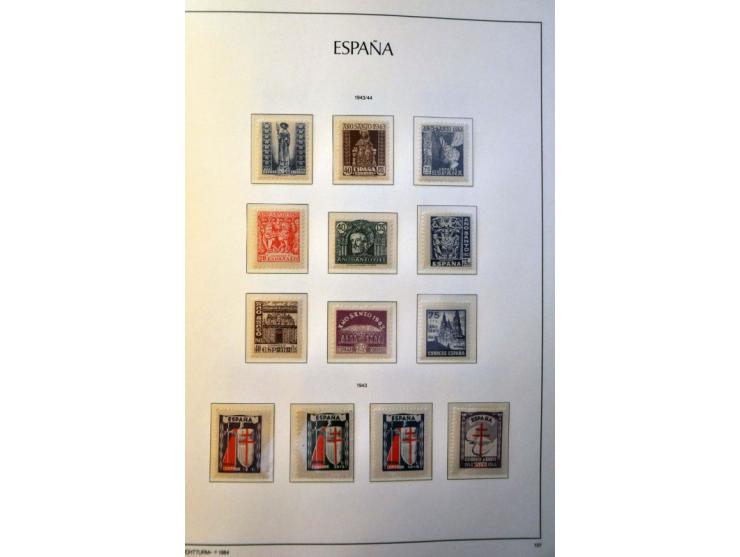 collection 1940-2000 mainly ** with better series and sets including Mi. 841-857A *, 948-949 *, 975-982 **, 1019-1020 ** etc.