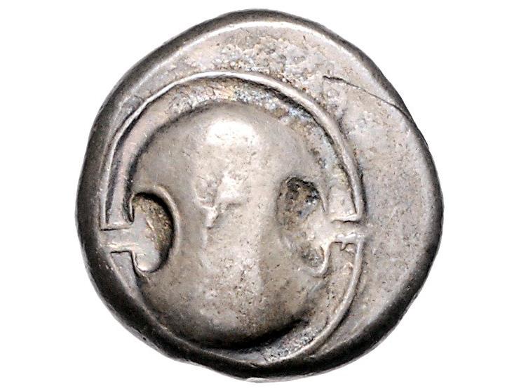 Griekse munten Illyria, Thebes, Stater, AR 12.13 g. - Obv: Boeotian shield, Rev. ΥΑ - ΒΟ Amphora. EF-