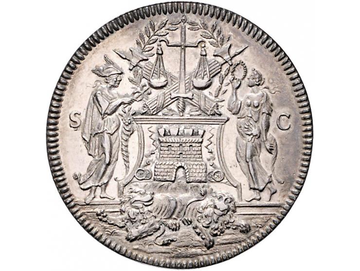 Historiepenningen (1693) Alkmaar, zilveren vroedschapspenning - VZ Staande Mars met zwaard en stedelijk wapenschild vechtend 