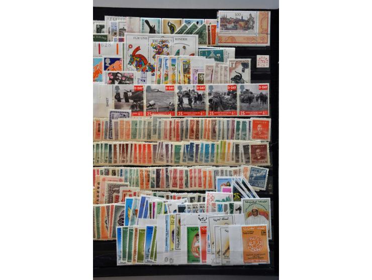 */** with a.o. topics, Canada face value about $ 195 and Japan face value about ¥ 25,000 in 3 stockbooks