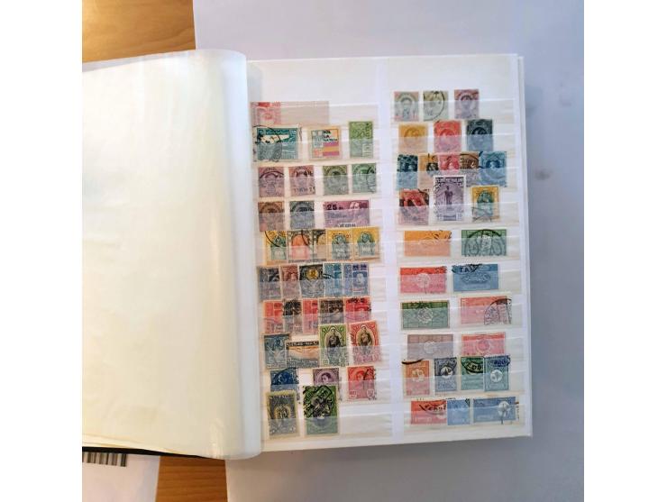 mainly older material with better items including Siam, Hawaii, British Commonwealth etc. mixed quality, in 2 stockbooks