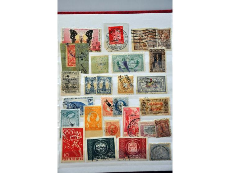 including older and better material in a.o. 2 small stockbooks in shoe box