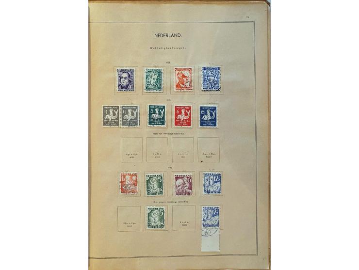 gestempeld en */** vanaf 1852 met beter materiaal (o.a. 8x NL nr. 105) in 2 insteekboeken en map