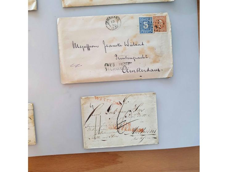 poststukken w.b. veel voorfilatelie met o.a. 2 brieven uit Singapore 1840 en 1842 over India en Londen naar Amsterdam