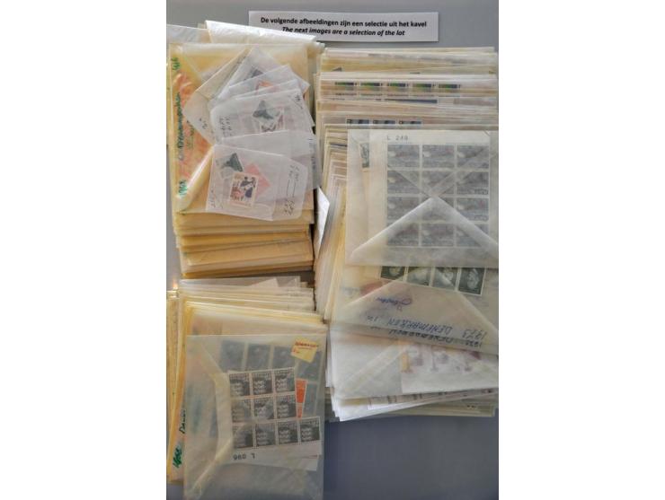 stock 1943-1989 ** including booklets and face value about DKK 13.000 sorted in glassines in small box