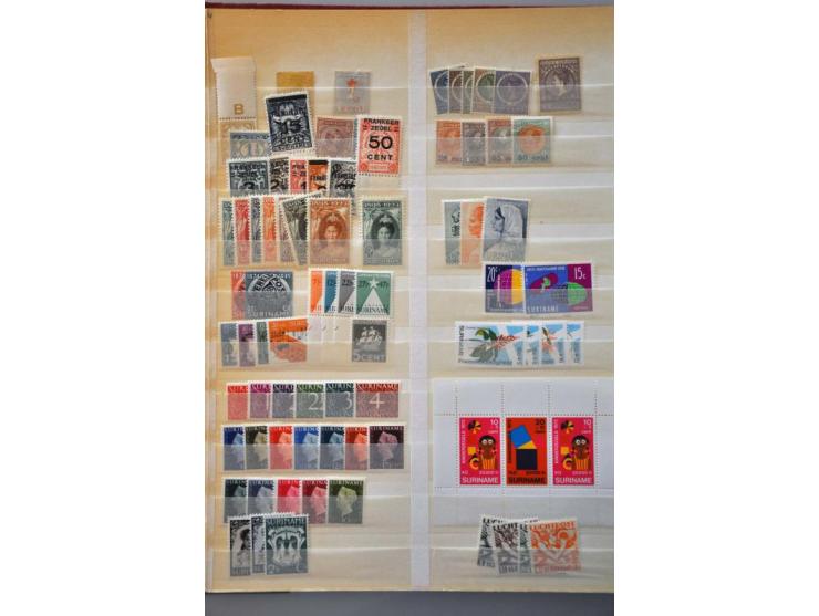 gestempeld en */** met veel beter materiaal w.b. Nederland nr. 101 (gebreken), Jubileum 1923 Suriname etc. in insteekboek