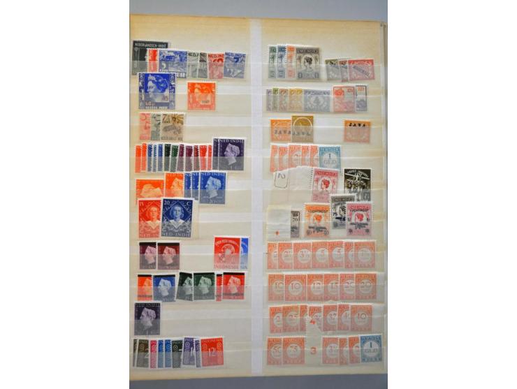 gestempeld en */** met veel beter materiaal w.b. Nederland nr. 101 (gebreken), Jubileum 1923 Suriname etc. in insteekboek