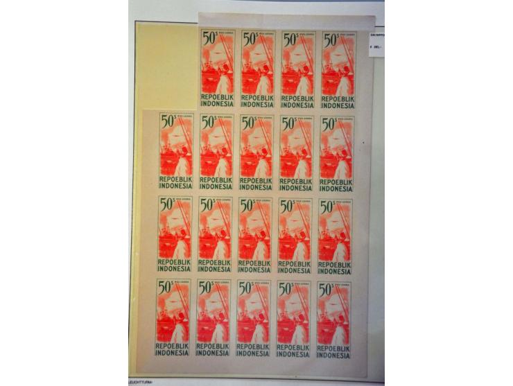 Weense drukken (Vienna Printings) collectie */** met beter materiaal, blokken, vel(de)len etc. in 2 klembanden