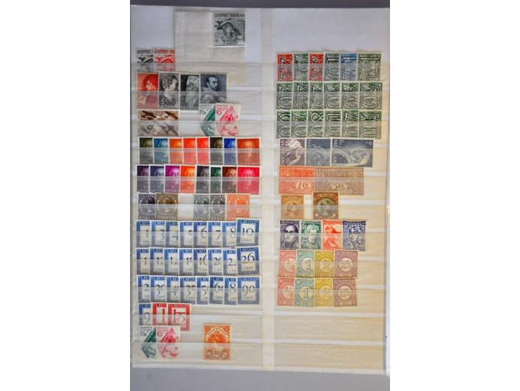 */** vanaf 1869 met veel beter materiaal w.b. Hangend Haar, Bontkraag (o.a. 5x nr. 79), Jubileum 1913 (o.a. nr 99), 104, 130,