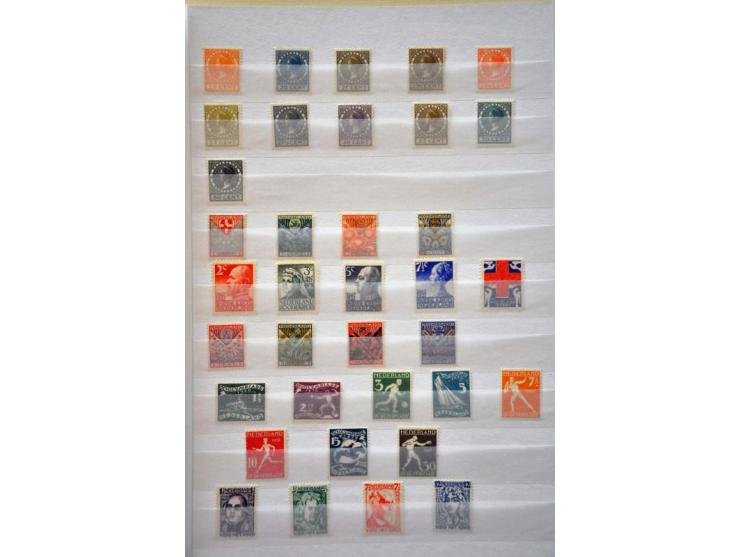 collectie 1852-1940 meest ** in gemengde kwaliteit w.b. nagegomd met o.a. nrs. 4, 42, 49, 50-79 etc. op insteekbladen
