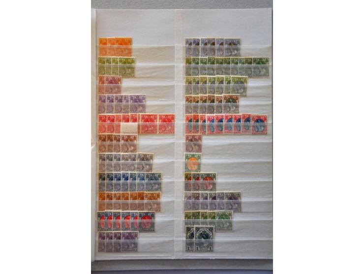 emissie Bontkraag, voorraad */** w.b. nrs. 49 (2x), 64 (7x), 68 (10x) en 74 (3x) op insteekblad