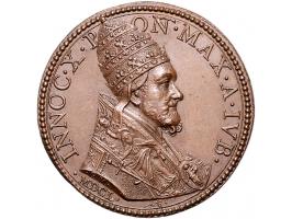 Historiepenningen Papal States, Innocent X (1644-55), medal 1650 in bronze, the jubilee - Obv: bust right / Rev: the pope ope