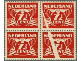 7½ cent rood met variëteit deels onbedrukt door papiersnipper in blok van 4, deels getint overigens pracht ex. Herkomst: coll