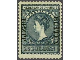 Buiten Bezit 2½ gulden zwartblauw met variëteit kopstaande opdruk gesigneerd Ned. Bond en met certificaat Vleeming 2018, mooi