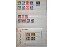 collectie tot 1940 met betere ex. en blokken Estland in insteekboek
