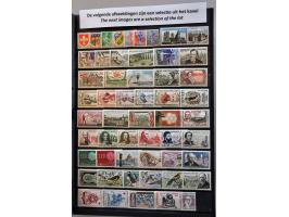 voorraad 1960-1989 ** inclusief blokken, postzegelboekjes in dik insteekboek