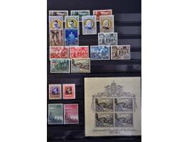 collectie 1929-1990 meest ** w.b. betere ex. in insteekboek