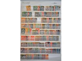 collectie * en gestempeld, in gemengde kwaliteit, in 6 albums in doosje