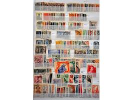 collectie * en gestempeld, in gemengde kwaliteit, in 6 albums in doosje