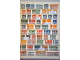 collecties diverse landen, veel dubbel verzameld, **/*/gestempeld in 18 insteekboeken in verhuisdoos