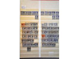 5 cent blauw en 10 cent karmijn, voorraad gestempeld deels op positie gesorteerd. Totaal ruim 2300 ex. w.b. paren, strippen, 