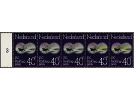Reddingswezen 40 cent in strip van 5 met velrand w.b. 3 linker ex. met variëteit zonder geeldruk en het 4e ex. met variëteit 