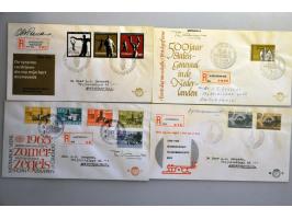 fdc's met handtekeningen ontwerpers, mooie collectie tussen 1961 en 1998 waarbij Wim Crouwel, Cas Oorthuys, Otto Treumann, Th