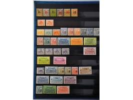 collection mainly */** starting with the classics and with many better sets, stamps and minisheets in 26 albums or stockbooks