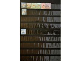 collection mainly */** starting with the classics and with many better sets, stamps and minisheets in 26 albums or stockbooks