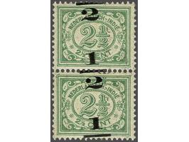 Nooduitgifte ½ cent op 2½ cent groen in paar met variëteit sterk verschoven opdruk, pracht ex. (gom licht getint) Niet vermel