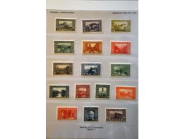 kleine collectie met o.a. proef in zwart op kartonpapier (PC nr. 9) en enkele Moesman herdrukken, keurig opgezet op bladen