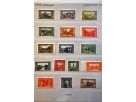 kleine collectie met o.a. proef in zwart op kartonpapier (PC nr. 9) en enkele Moesman herdrukken, keurig opgezet op bladen