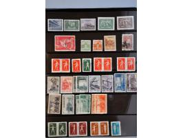 collection starting 1885 with a.o. Small Dragons, better Dowager, some Red Revenues, Yuan Shihkai $5 (faults) Peoples Republi